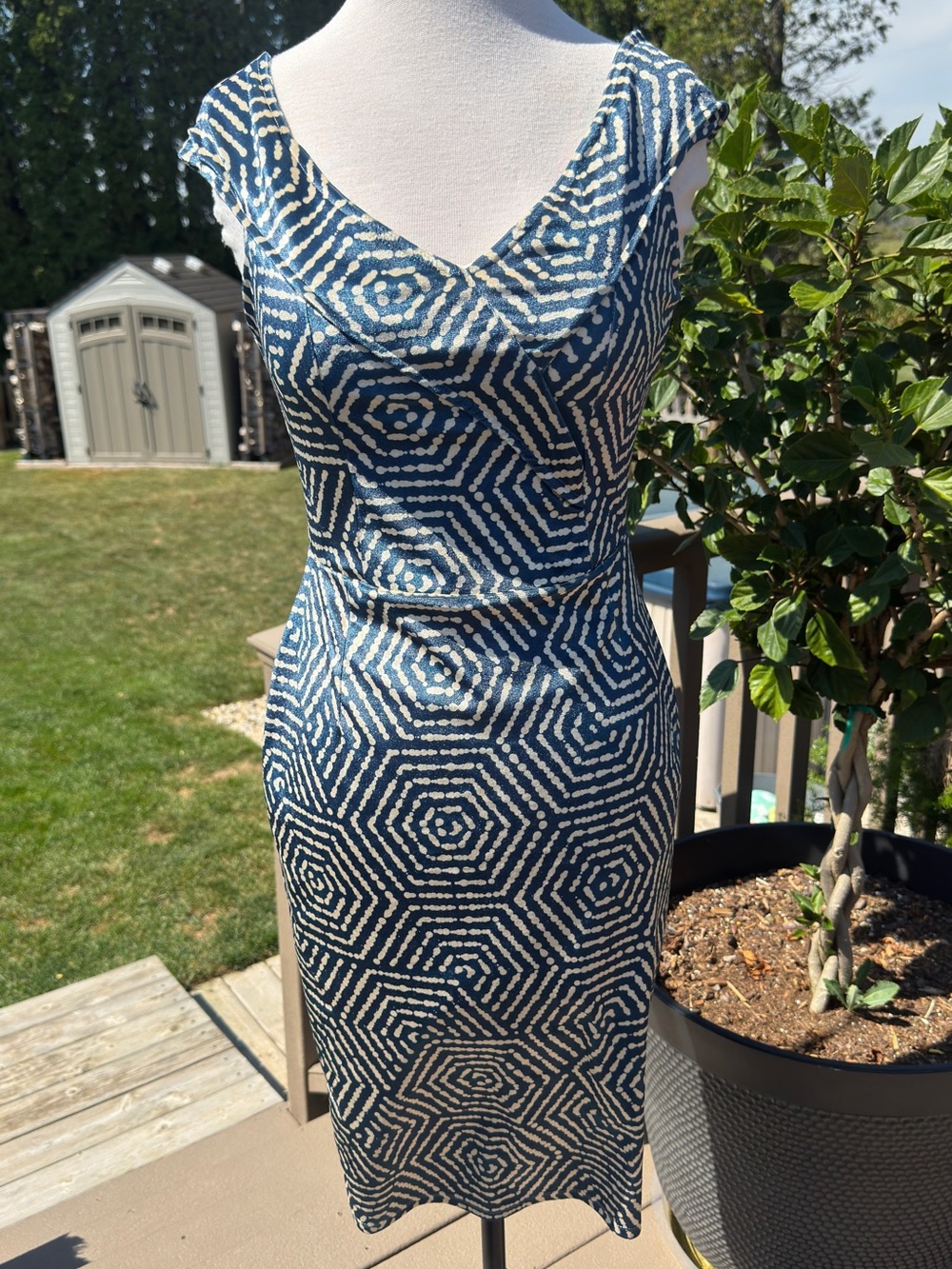 Averie Navy and White Geometric Sheath Dress Sz S